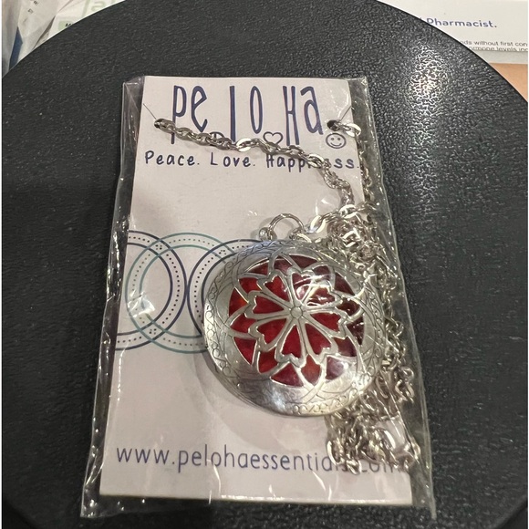 Peloha essential oil or perfume diffuser pendant - Picture 1 of 4